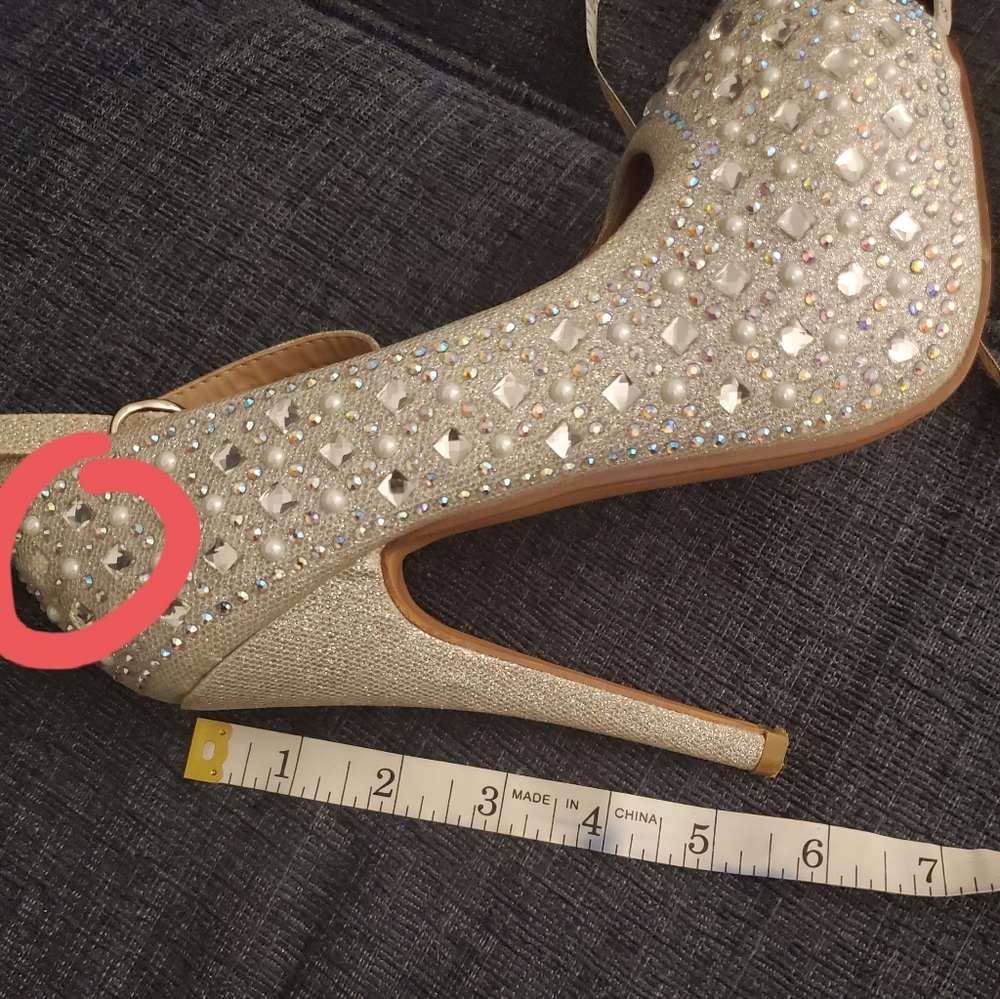 Delicacy Embellished Stilletoes - Picture 7 of 8